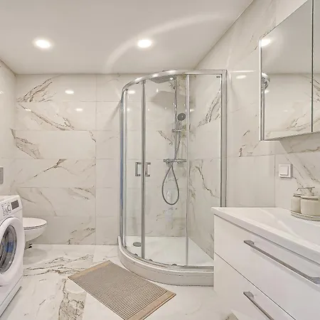 Business-class 2 X Free Parking X Self Check In 24x7 *