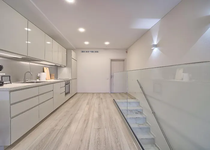 Business-class 2 X Free Parking X Self Check In 24x7 *