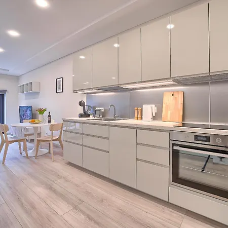 Apartment Business-class 2 X Free Parking X Self Check In 24x7 *