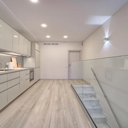 Business-class 2 X Free Parking X Self Check In 24x7 *