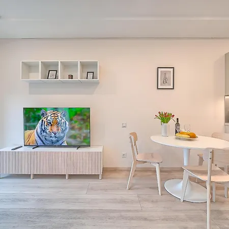 Business-class 2 X Free Parking X Self Check In 24x7 Vilnius