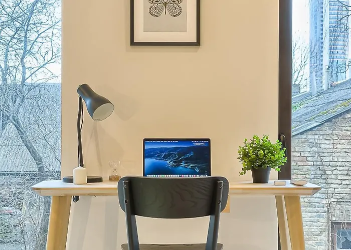 Butas Business-class 2 X Free Parking X Self Check In 24x7 *